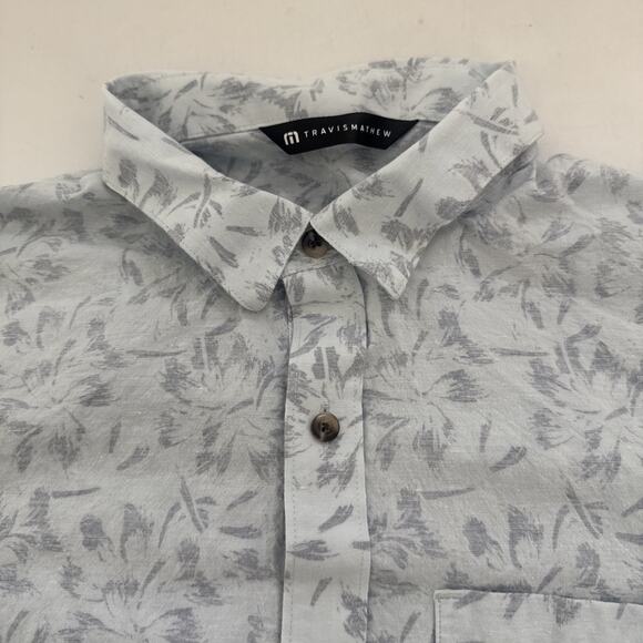 Travis Mathew Collared Shirt Mens Medium Tropical Floral‎ All Over Print Golf - Picture 2 of 8